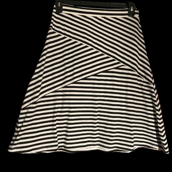 Indigo Dresses & Skirts - Indigo A-Line Pull On Knee Length Skirt Black & White Striped Medium Poly Blend